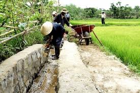 Nhiều dự án đầu tư công bị buông lỏng quản lý, thiếu tính minh bạch đã bị đội vốn lên cả chục nghìn tỷ đồng. (03/6/2016)